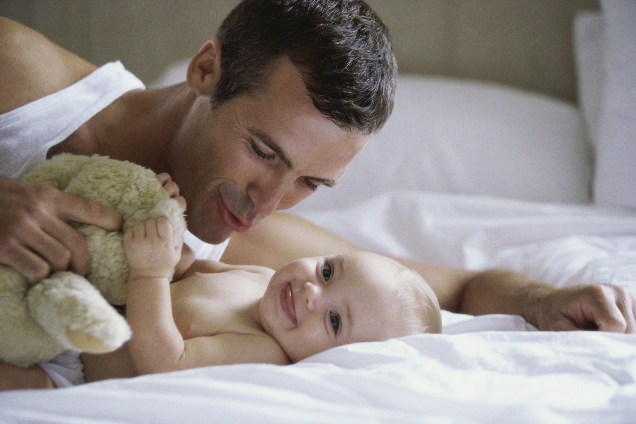 Tips for New Moms: How to Help Your Husband to Bond with Your Newborn